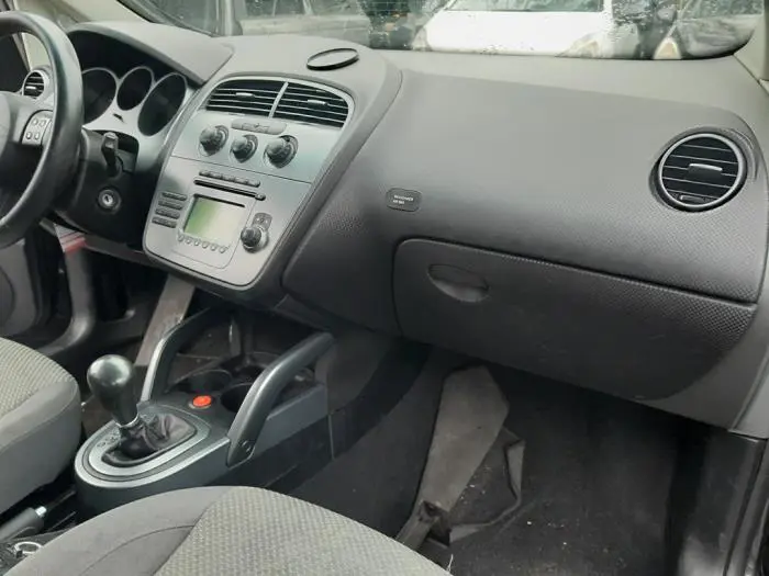 Schowek w desce rozdzielczej Seat Toledo