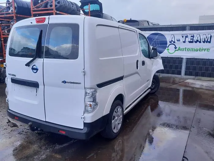 Trójkatna szyba prawy przód Nissan NV200