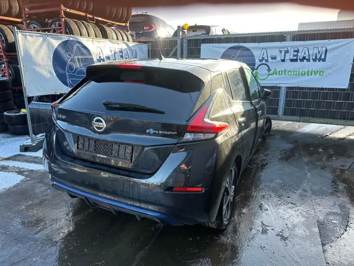 Os napedowa lewy przód Nissan Leaf