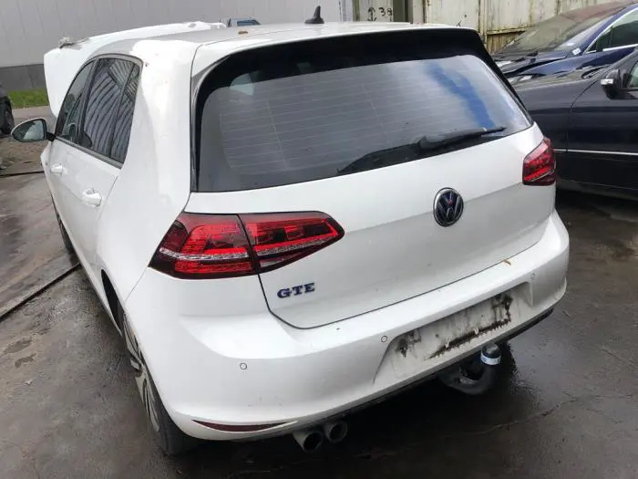 Os napedowa lewy przód Volkswagen Golf