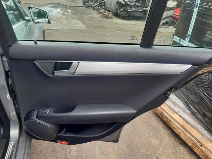 Tapicerka drzwi prawych tylnych wersja 4-drzwiowa Mercedes C-Klasse