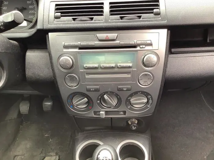 Radioodtwarzacz CD Mazda 2.