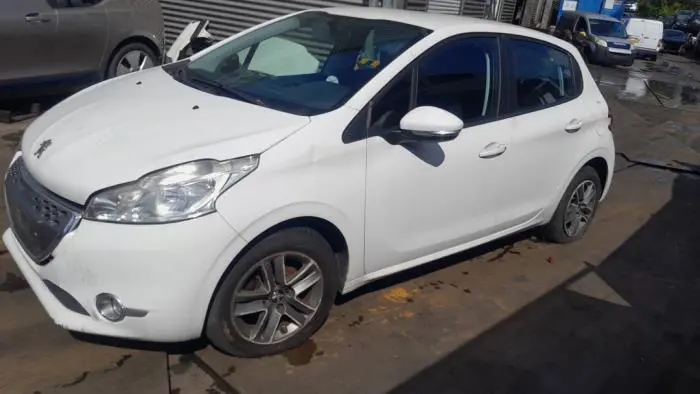 Drzwi lewe przednie wersja 4-drzwiowa Peugeot 208