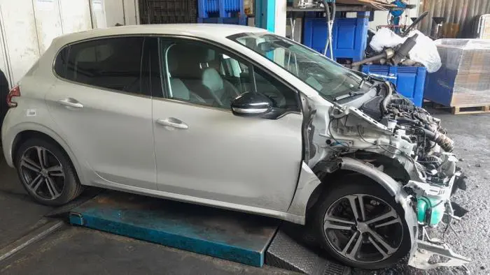 Os napedowa prawy przód Peugeot 208