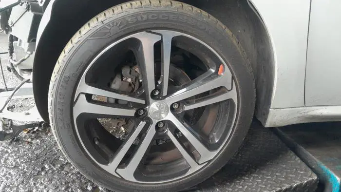 Velgen set + banden Peugeot 208