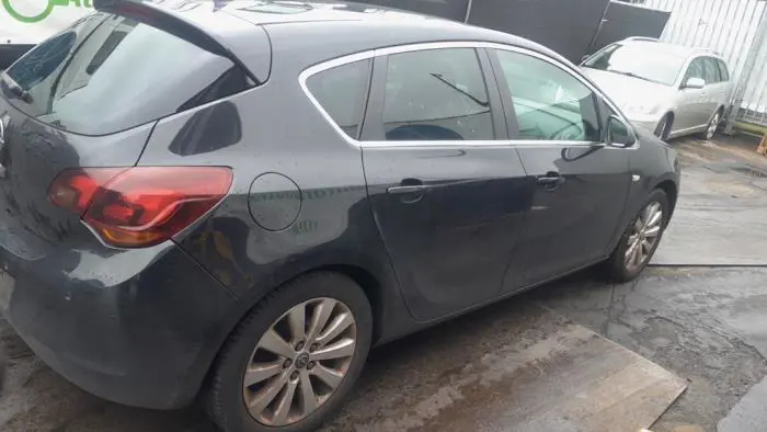 Pokrywa wlewu paliwa Opel Astra