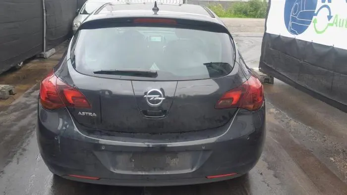 Os tylna napedu na przednie kola Opel Astra