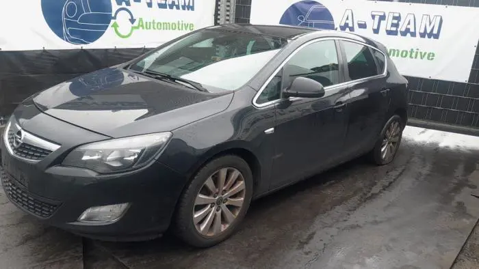 Ekran lewy przód Opel Astra