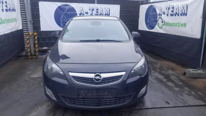 Zderzak przedni Opel Astra