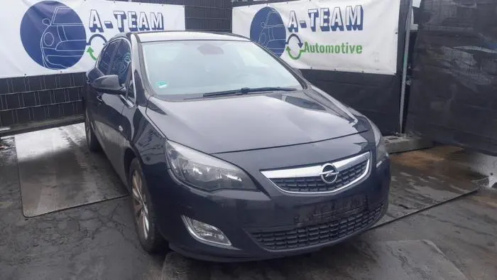 Chlodnica Opel Astra