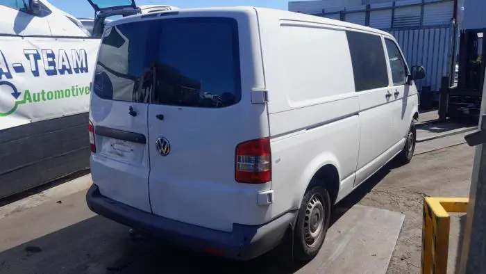 Os tylna napedu na przednie kola Volkswagen Transporter