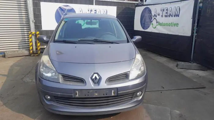 Zderzak przedni Renault Clio