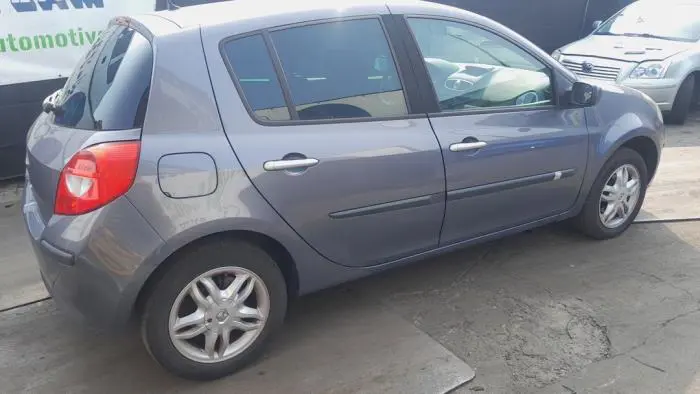 Pokrywa wlewu paliwa Renault Clio