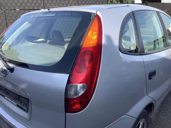 Tylne swiatlo pozycyjne prawe Nissan Almera Tino