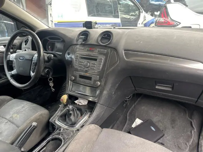 Schowek w desce rozdzielczej Ford Mondeo