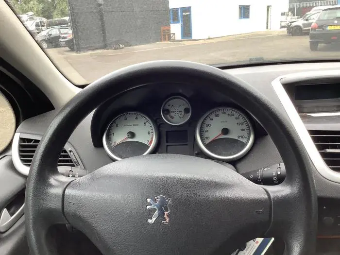 Tablica rozdzielcza Peugeot 207