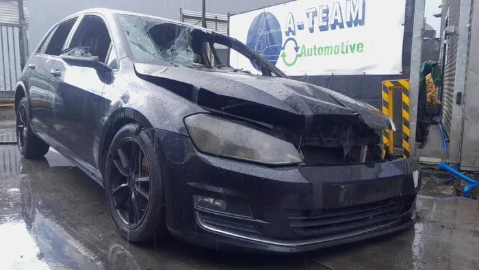 Sworzen prawy przód Volkswagen Golf