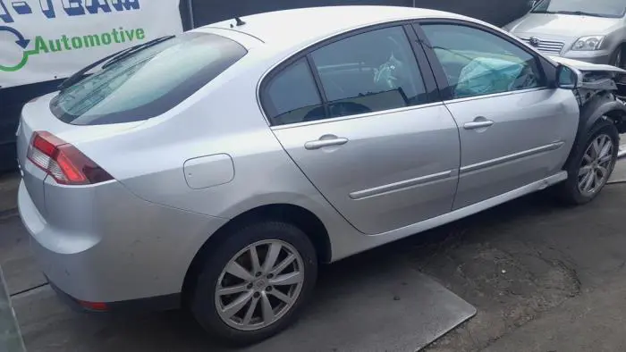 Pokrywa wlewu paliwa Renault Laguna