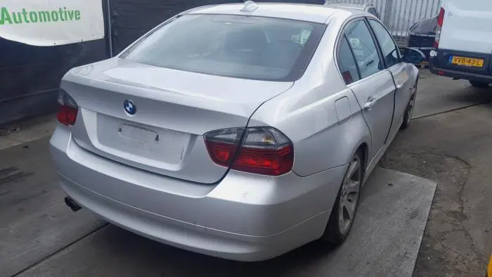 Os napedowa prawy tyl BMW 3-Serie