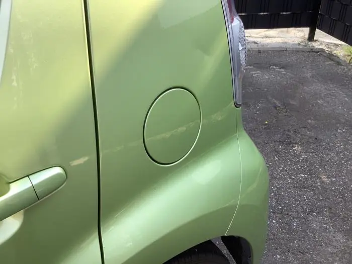 Pokrywa wlewu paliwa Daihatsu Sirion