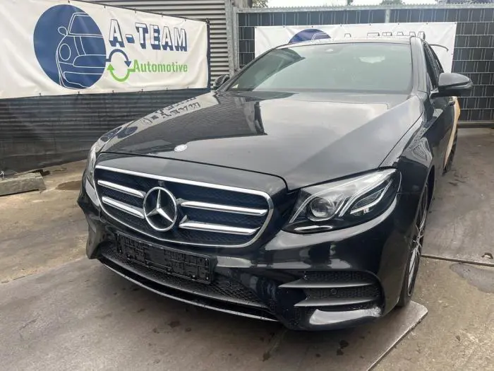 Mechanizm szyby lewej przedniej wersja 4-drzwiowa Mercedes E-Klasse