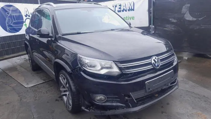 Wahacz zawieszenia prawy przód Volkswagen Tiguan