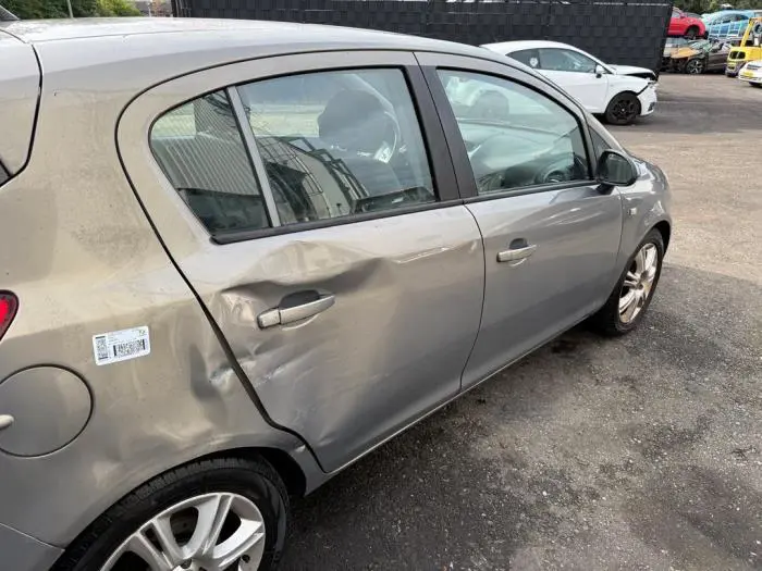 Pokrywa wlewu paliwa Opel Corsa