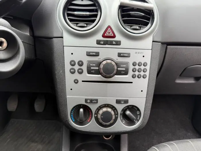 Radioodtwarzacz CD Opel Corsa