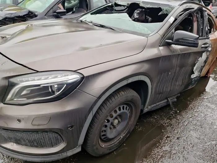 Ekran lewy przód Mercedes GLA