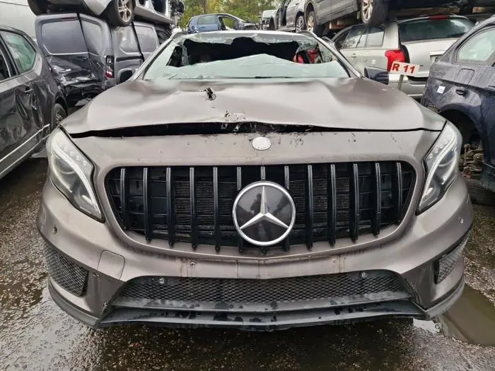 Grill Mercedes GLA