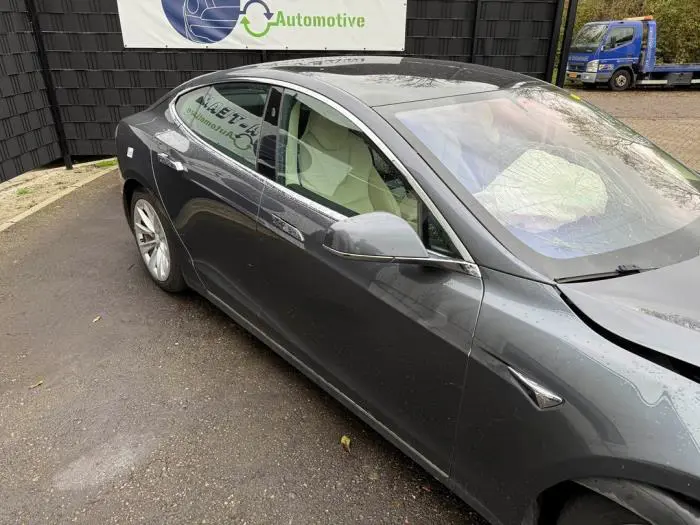 Kamera 360 stopni Tesla Model S