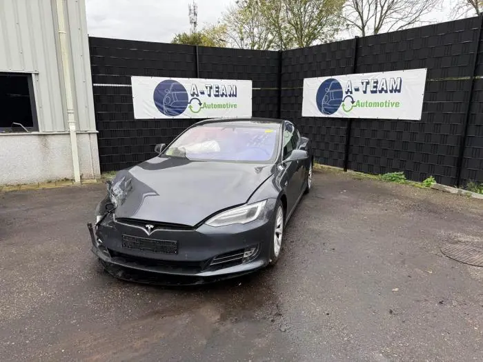 Pas bezpieczenstwa prawy tyl Tesla Model S