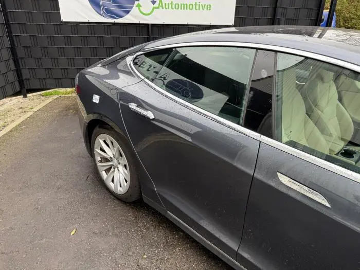 Drzwi prawe tylne wersja 4-drzwiowa Tesla Model S