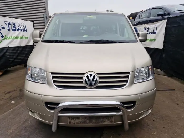 Zderzak przedni Volkswagen Transporter