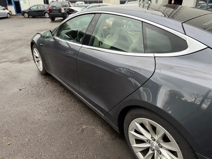 Belka boczna lewa Tesla Model S