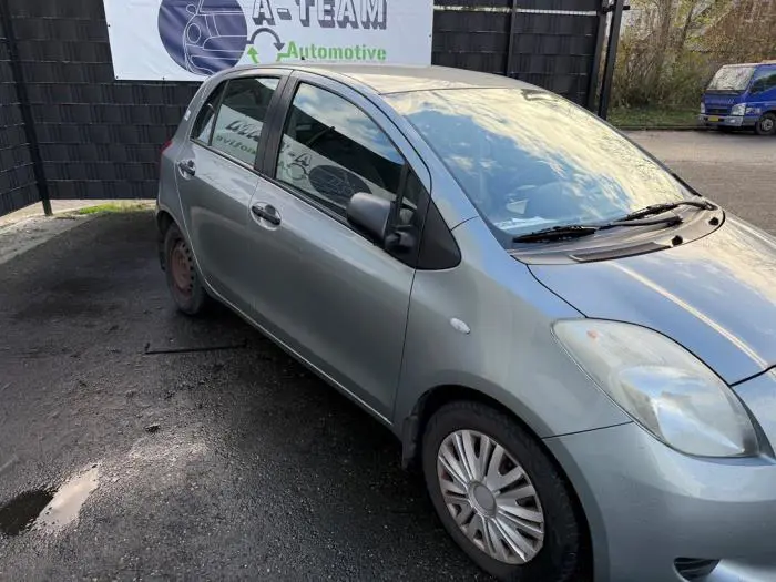 Blotnik prawy przód Toyota Yaris