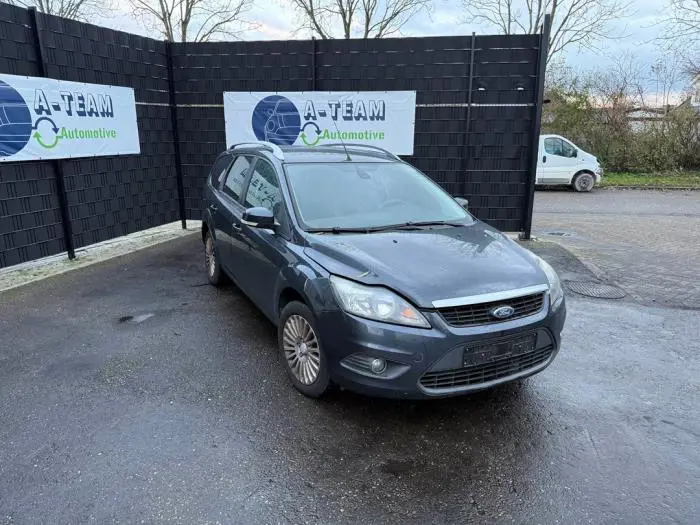 Blotnik prawy przód Ford Focus